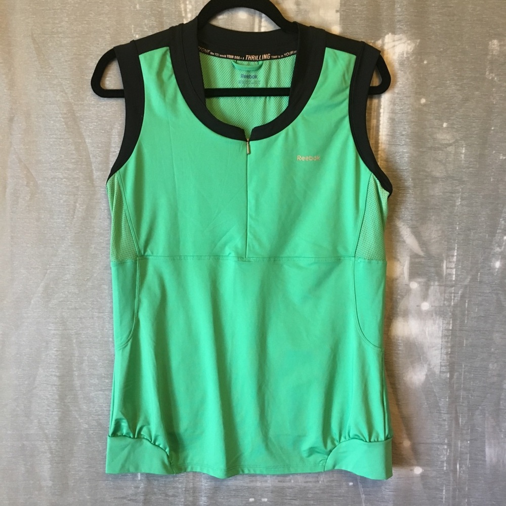 🌹Rebook workout Top size L